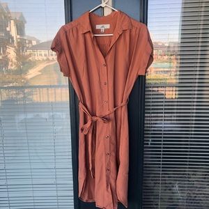 Collard buttoned dress with belt